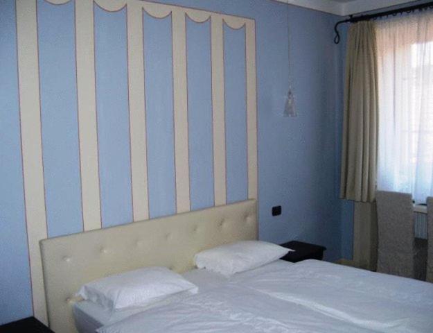 Hotel Casa Arizzoli Cannobio Værelse billede
